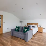 Jenny's Barn - Sleeping 9, Dog Friendly Staveley (Yorkshire)