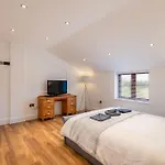 بيت للعطل Jenny's Barn - Sleeping 9, Dog Friendly Staveley (Yorkshire)