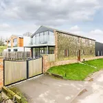 Jenny's Barn - Sleeping 9, Dog Friendly * Staveley (Yorkshire)