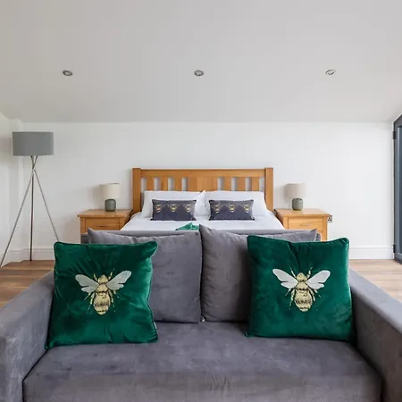 Jenny's Barn - Sleeping 9, Dog Friendly Staveley (Yorkshire)