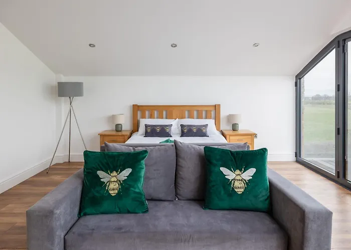 Jenny's Barn - Sleeping 9, Dog Friendly Staveley (Yorkshire)