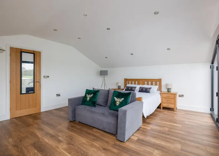 Jenny's Barn - Sleeping 9, Dog Friendly Staveley (Yorkshire)