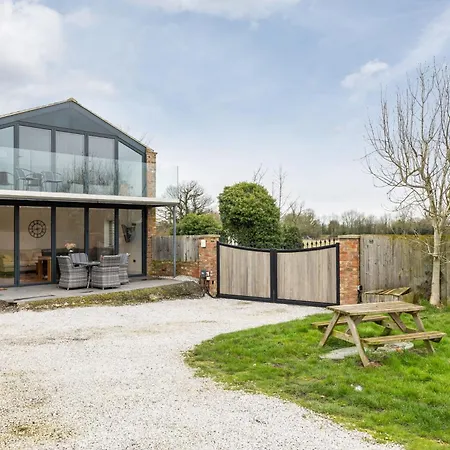 Jenny's Barn - Sleeping 9, Dog Friendly * Staveley (Yorkshire)
