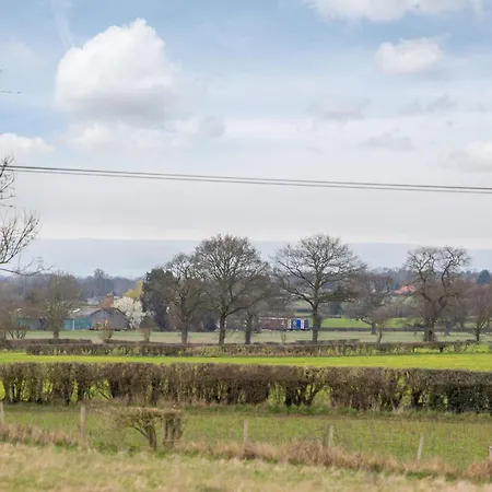 Jenny's Barn - Sleeping 9, Dog Friendly Staveley (Yorkshire)